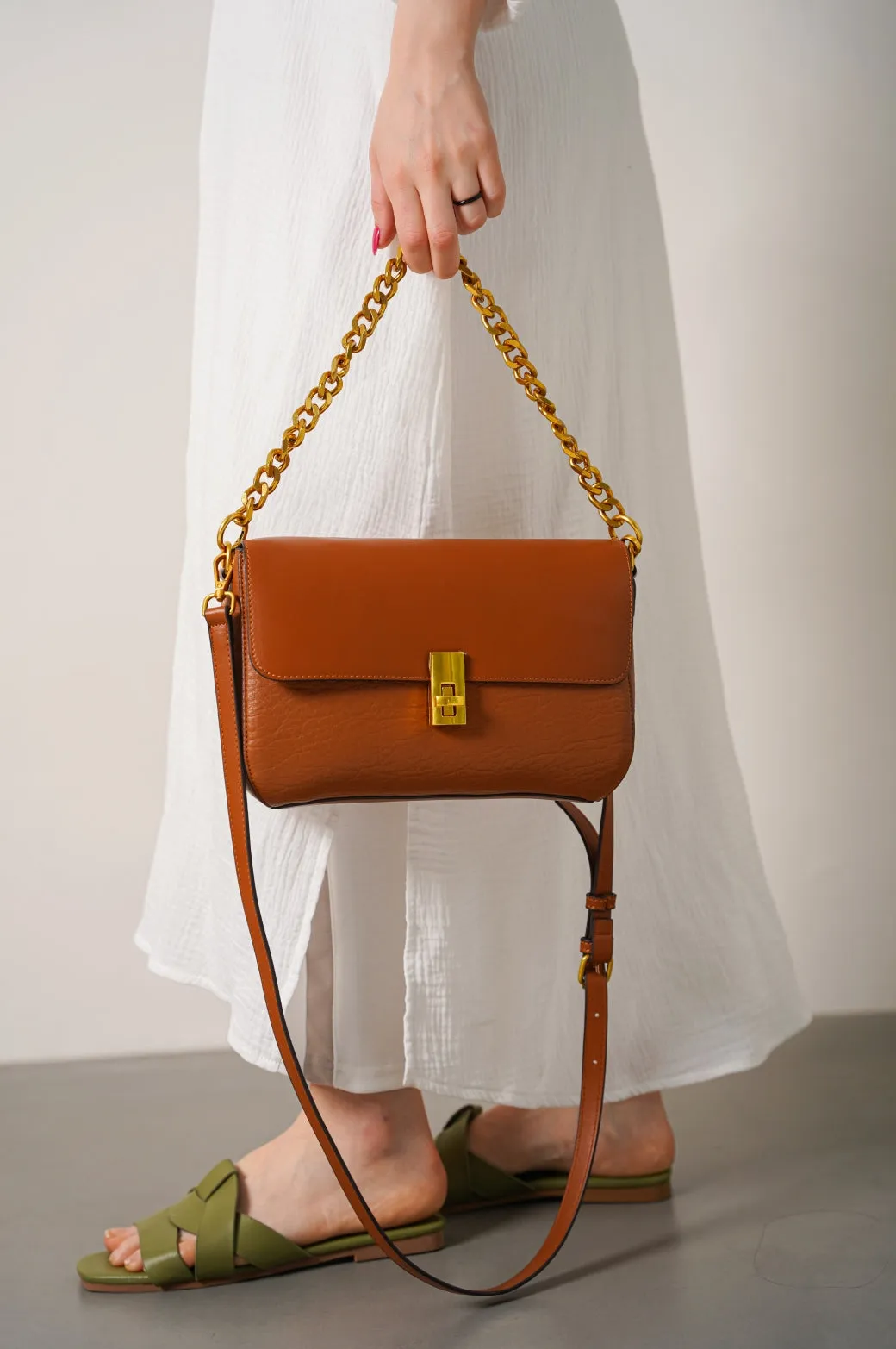 CHAIN CROSSBODY BAG