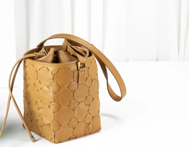 Helon bucket bag - Handwoven caramel leather