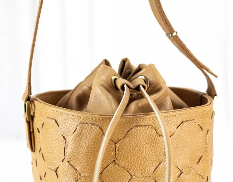 Helon bucket bag - Handwoven caramel leather