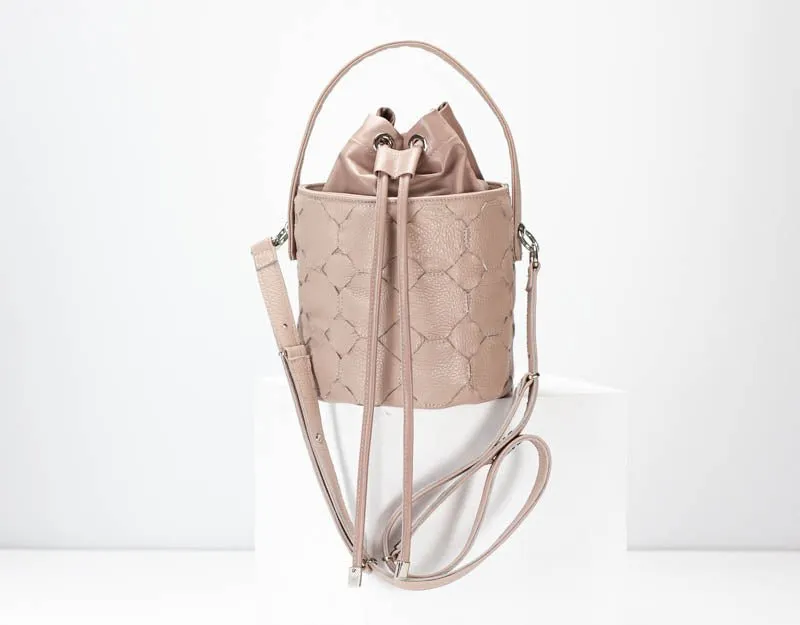 Helon mini bucket bag - Handwoven powder pink leather