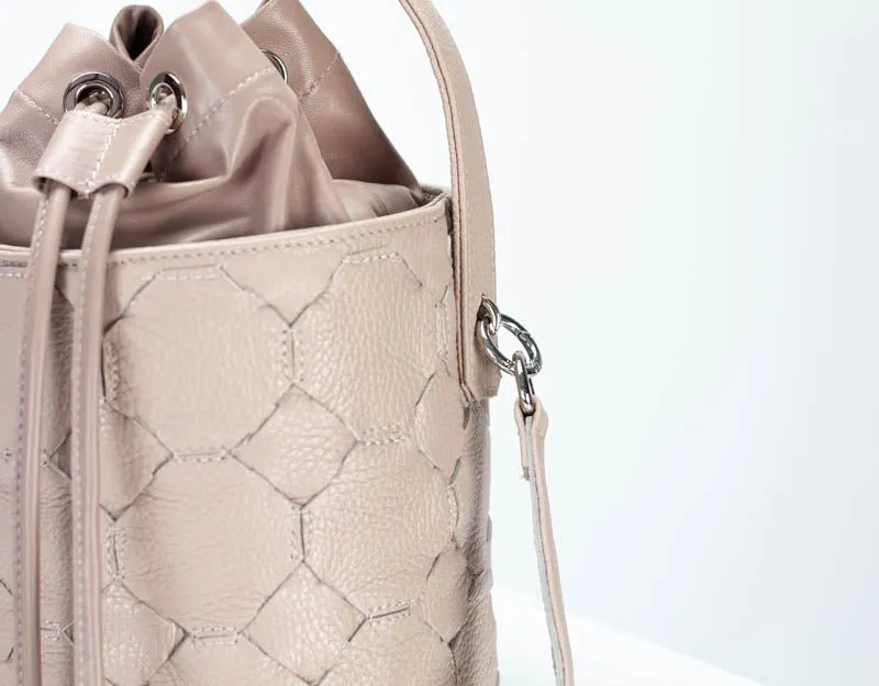 Helon mini bucket bag - Handwoven powder pink leather